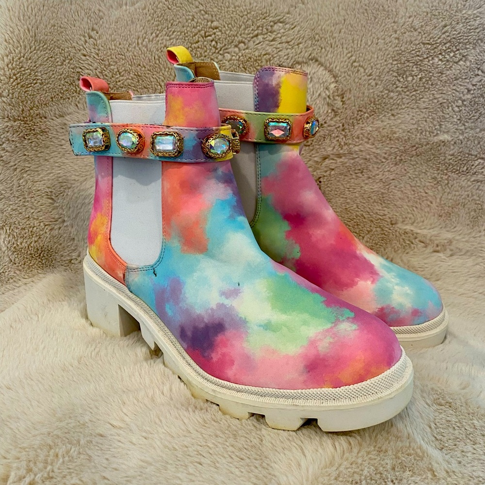 Brand:Mata multicolored pastel womans boot. Size 7.5
